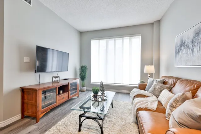 Additional image 11 of 4198 Dundas St Unit 102