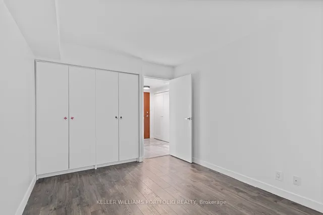 Additional image 8 of 10 Yonge St Unit 2212