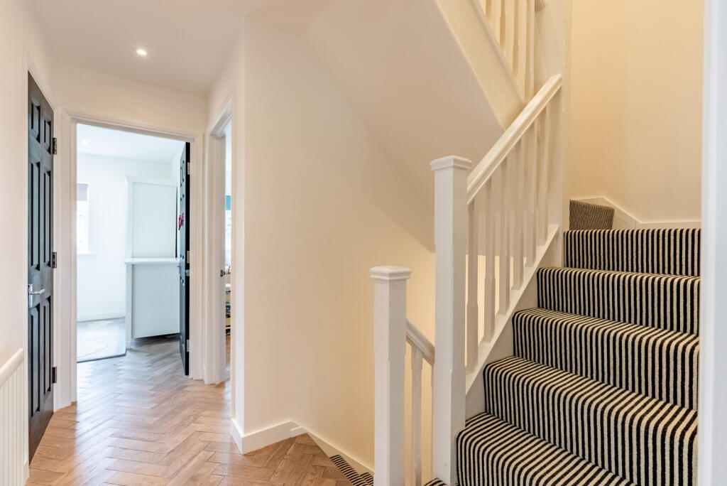 Additional image 10 of Mount Drive, Park Street, St. Albans, Hertfordshire, AL2