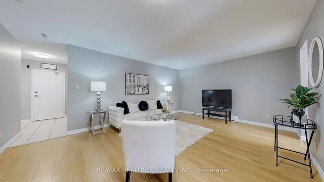 Additional image 9 of 633 Bay St Unit 1008