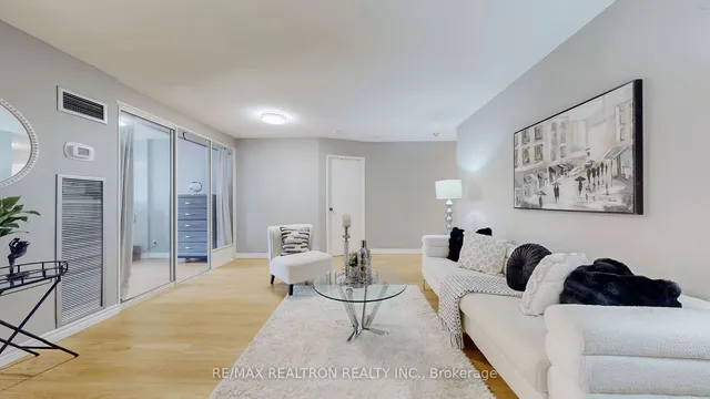 Additional image 12 of 633 Bay St Unit 1008