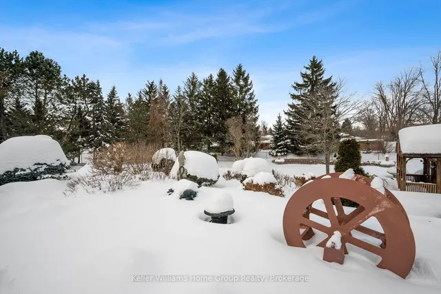 Additional image 36 of 71 Mae Crt