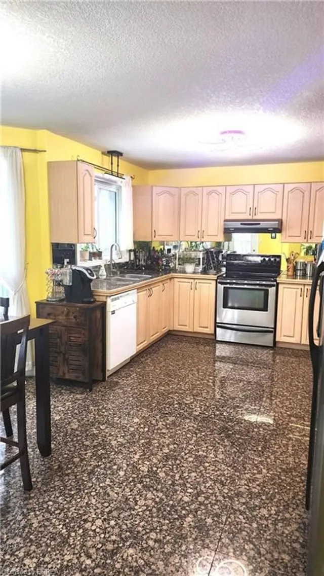 Additional image 9 of 11 Apple Ridge Dr