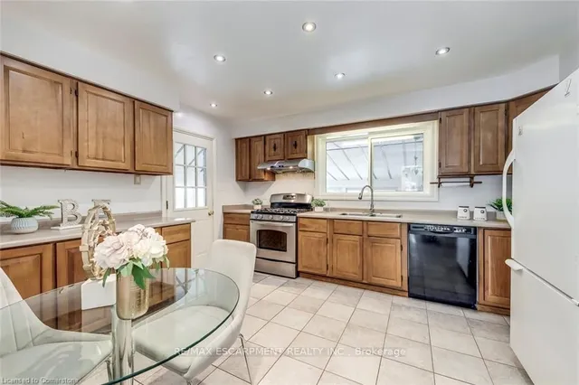 Additional image 18 of 2377 Barclay Rd