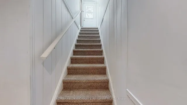 Additional image 32 of 1007 Earl Cres