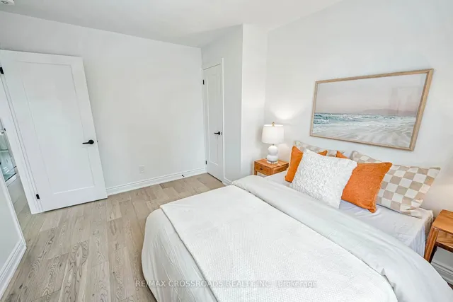 Additional image 14 of 548 Glebeholme Blvd