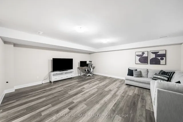 Additional image 40 of 23 Roblin Ave