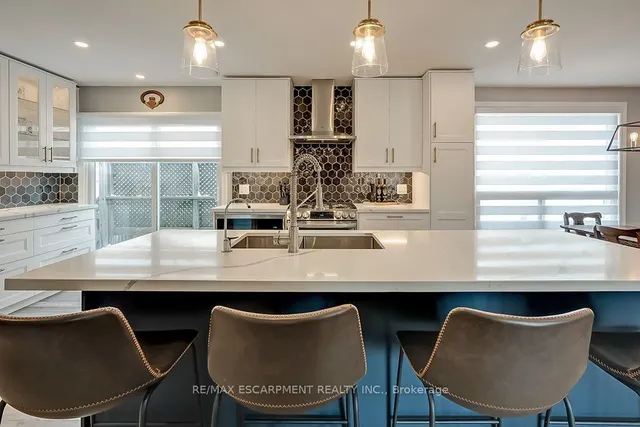 Additional image 14 of 693 Inverary Rd