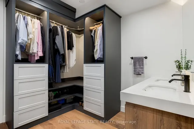 Additional image 28 of 71 Simcoe St Unit 2201