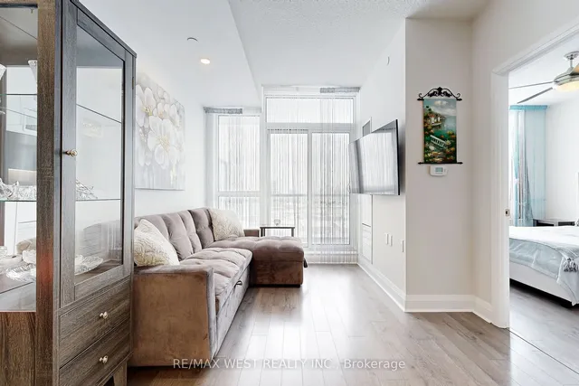 Additional image 18 of 17 Zorra St Unit 905