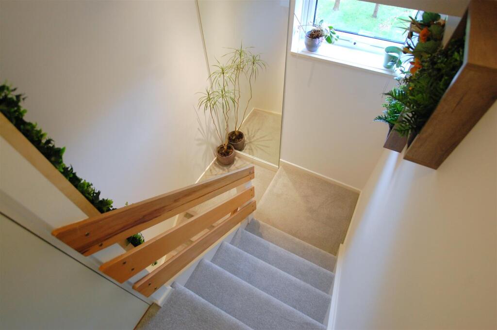 Additional image 7 of Redhall Close, Hatfield