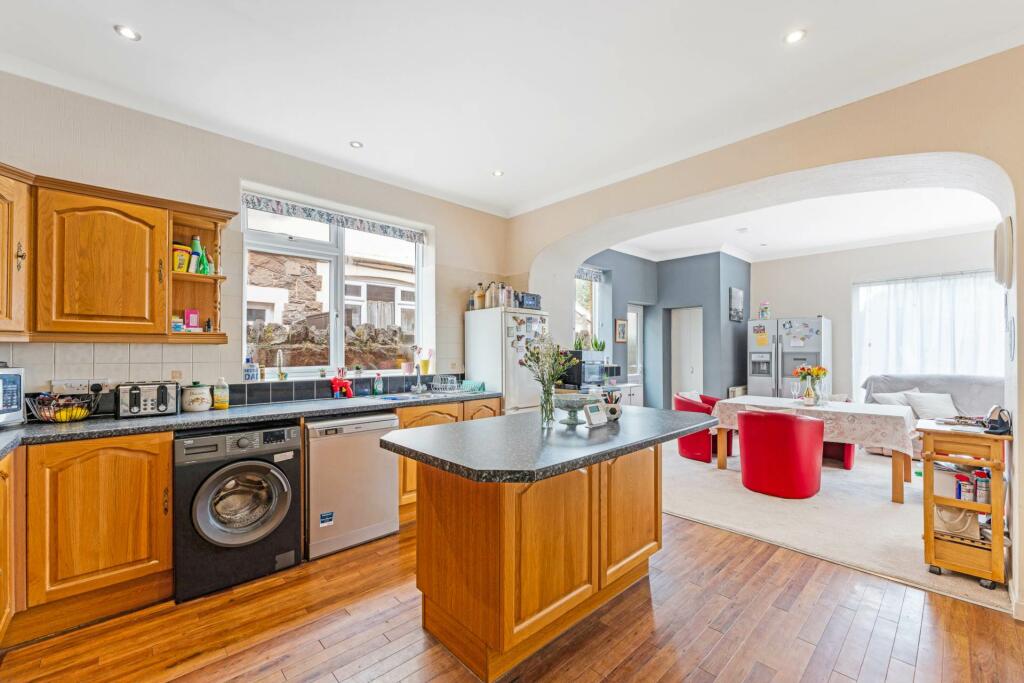 Additional image 6 of Woodland Road, South Ward - Grand Property!