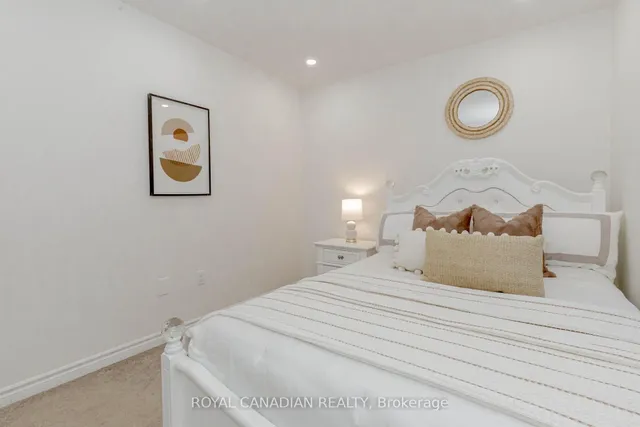 Additional image 33 of 1544 Chretien St