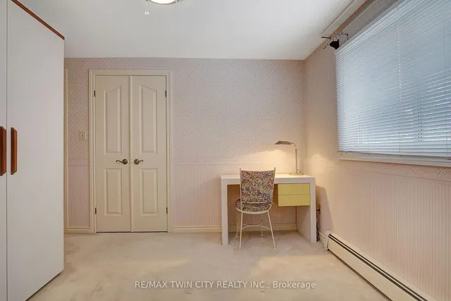 Additional image 32 of 28 Upper Canada Pl