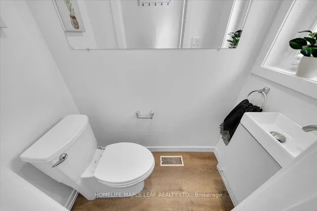 Additional image 17 of 386 Coxwell Ave