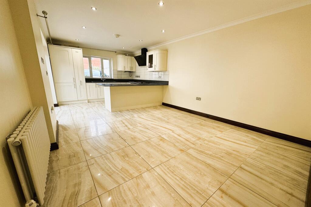 Additional image 14 of 2 bedroom Flat in Winton