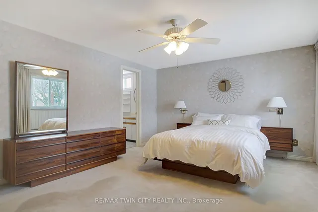 Additional image 25 of 28 Upper Canada Pl