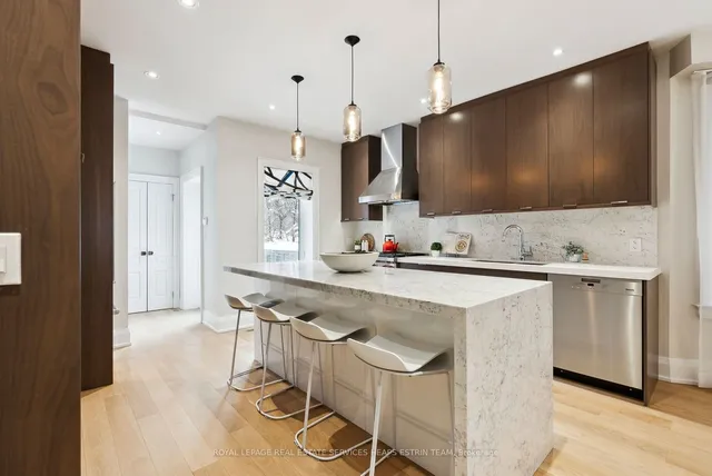 Additional image 9 of 161 Macpherson Ave