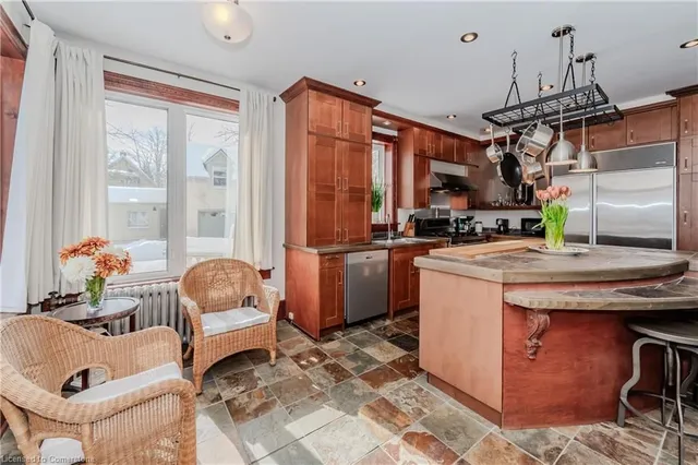 Additional image 16 of 33 Roland St