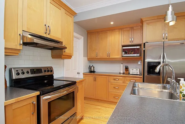 Additional image 23 of 1019B College St