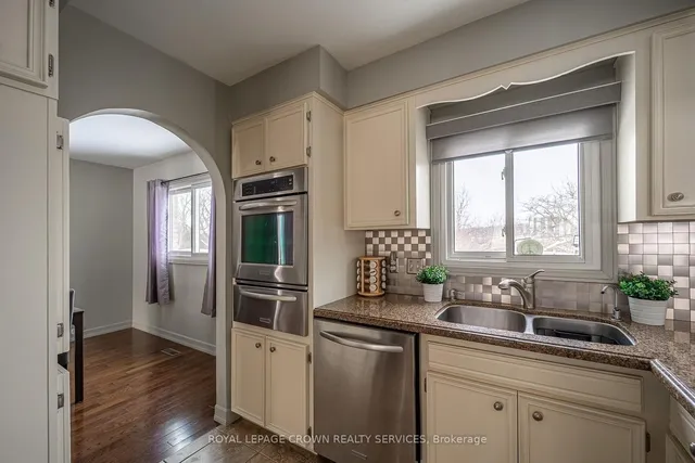 Additional image 11 of 196 Upper Canada Dr