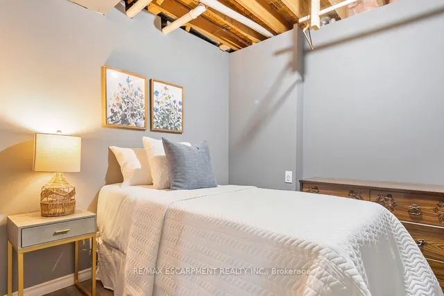 Additional image 27 of 51 Olde Town Rd