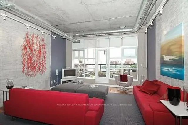 261 King St Unit 408