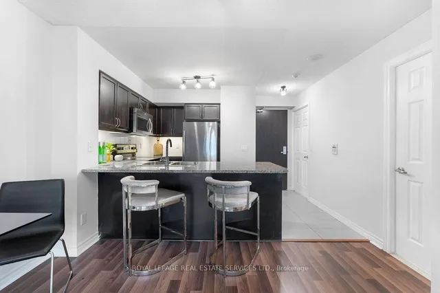 Additional image 17 of 19 Grand Trunk Cres Unit 3709