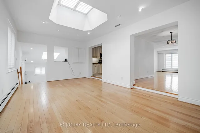 Additional image 4 of 15 Comet Crt