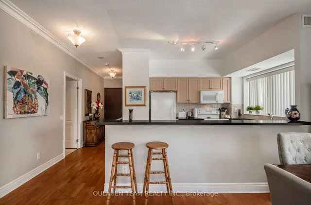 Additional image 7 of 1 Clairtrell Rd Unit 212