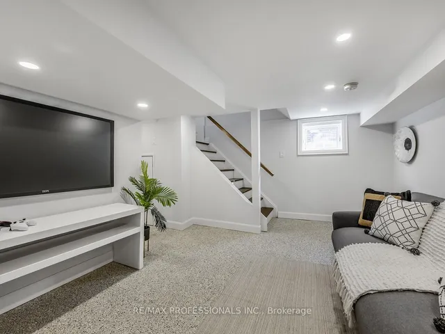 Additional image 22 of 35 Tenth St