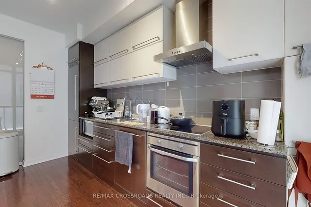 Additional image 9 of 770 Bay St Unit 1507