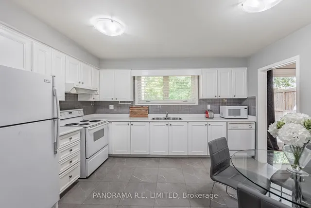 Additional image 13 of 11 Park Manor Dr