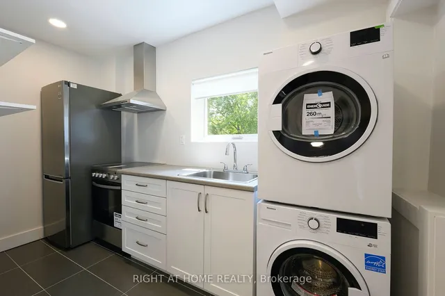 Additional image 9 of 1995 Dundas St