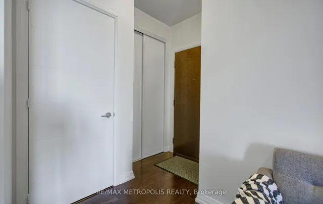 Additional image 17 of 460 Adelaide St Unit 2015