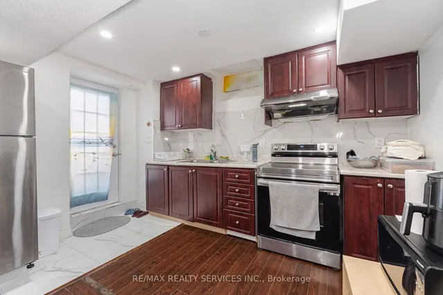 Additional image 30 of 46 Hollowgrove Blvd