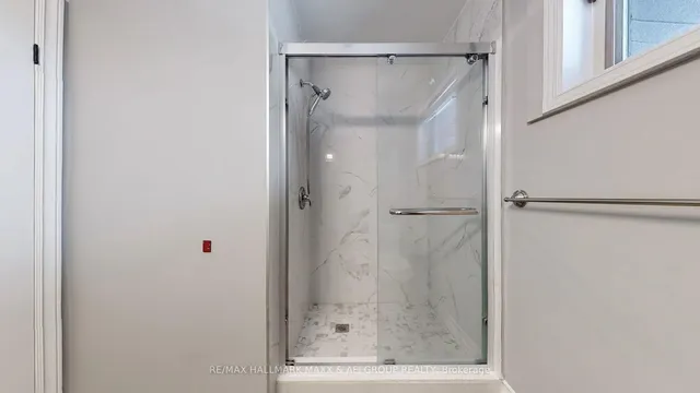 Additional image 28 of 1007 Earl Cres