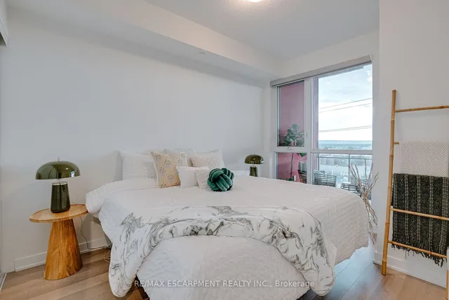 Additional image 24 of 5230 DUNDAS St Unit 527