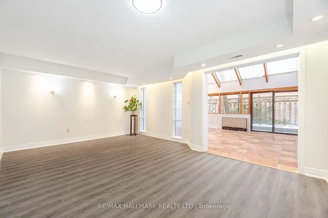 Additional image 9 of 31 Walmer Rd Unit 8