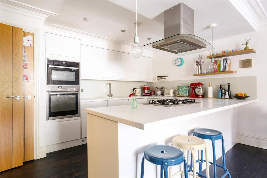 Additional image 4 of Overlooking the wonderful Hill Road, Clevedon