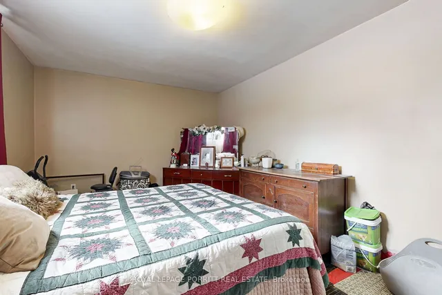 Additional image 18 of 15 Muskoka Ave