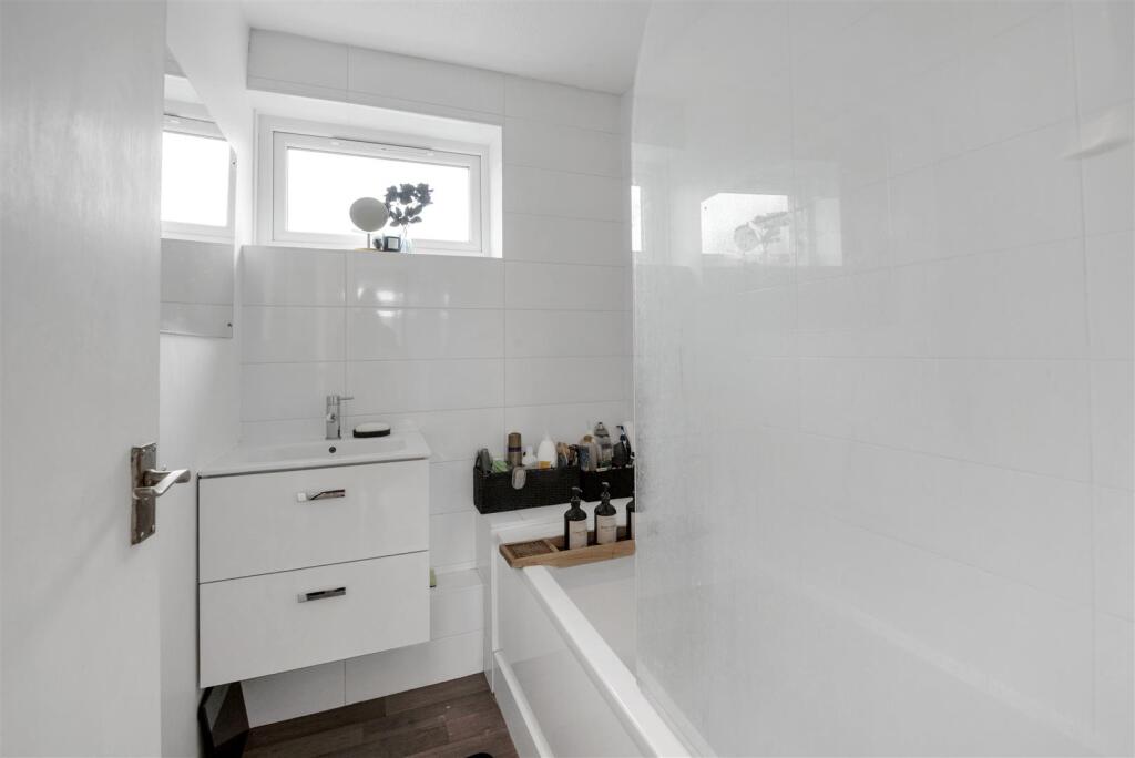 Additional image 7 of Hillside Road, Harpenden