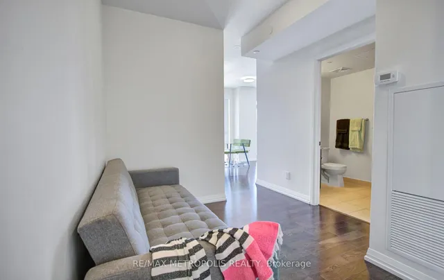 Additional image 15 of 460 Adelaide St Unit 2015