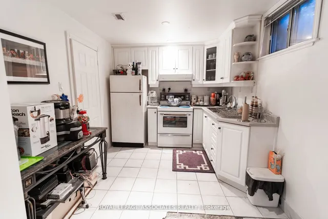 Additional image 25 of 89 Portage Ave