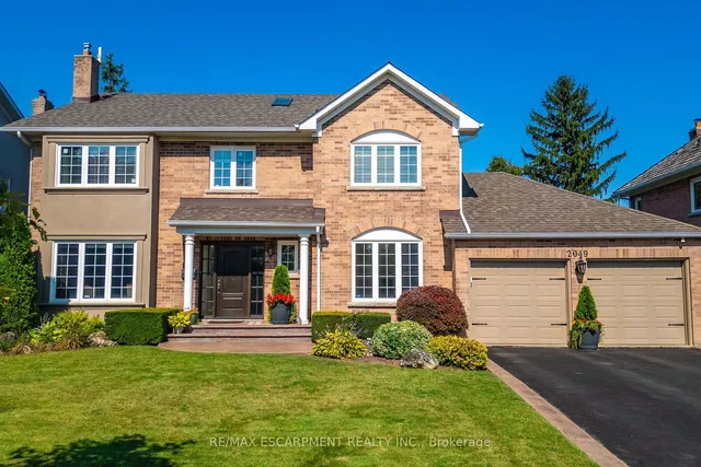 2049 Country Club Dr