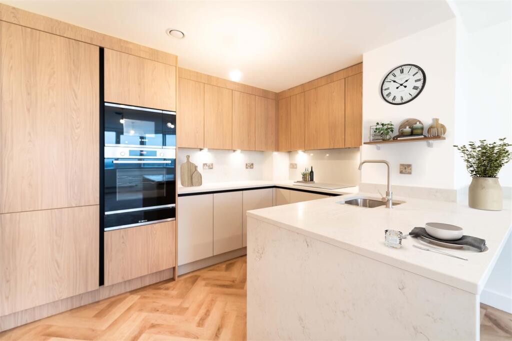 Additional image 2 of 19 Centurion House, Northgate Street, Chester