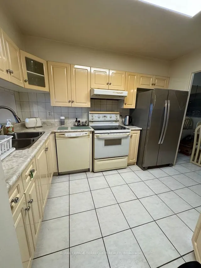 Additional image 10 of 236 Albion Rd Unit 1012