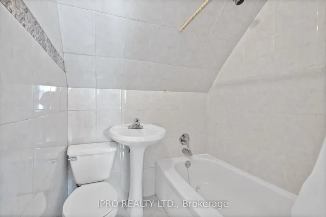 Additional image 31 of 15 Macdonell Ave