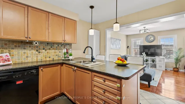 Additional image 7 of 897 Willingdon Cres