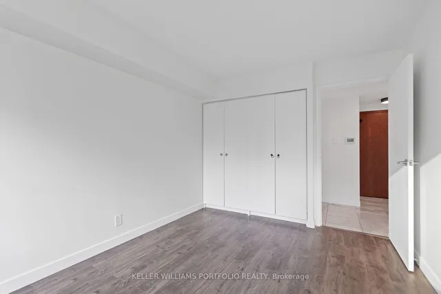 Additional image 7 of 10 Yonge St Unit 2212